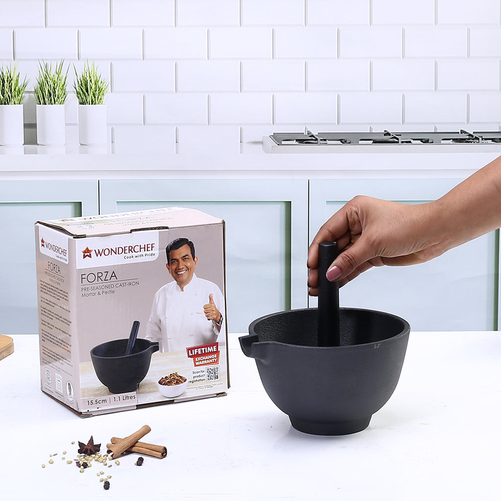 Forza pre-seasoned cast-iron mortar & pestle