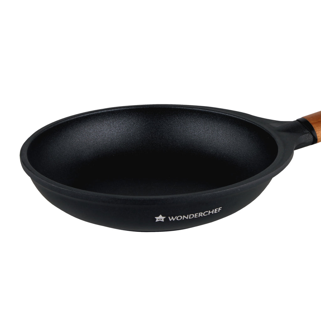 Caesar 20 cm Non-Stick Fry Pan | Induction Bottom | Wooden Handle | Die-Cast Aluminium | Frying Pan Non Stick | 1L | 5mm | 5 Years Warranty | Black